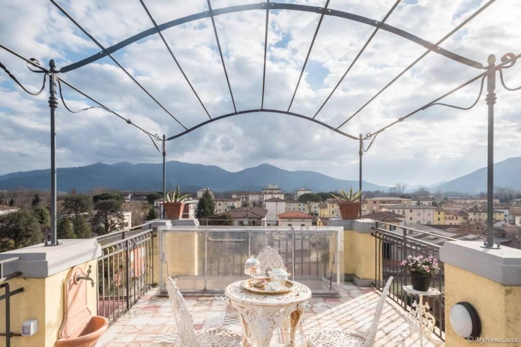 Casa Maria - Attico Di Lusso Vicino Alle Mura Лукка Екстер'єр фото